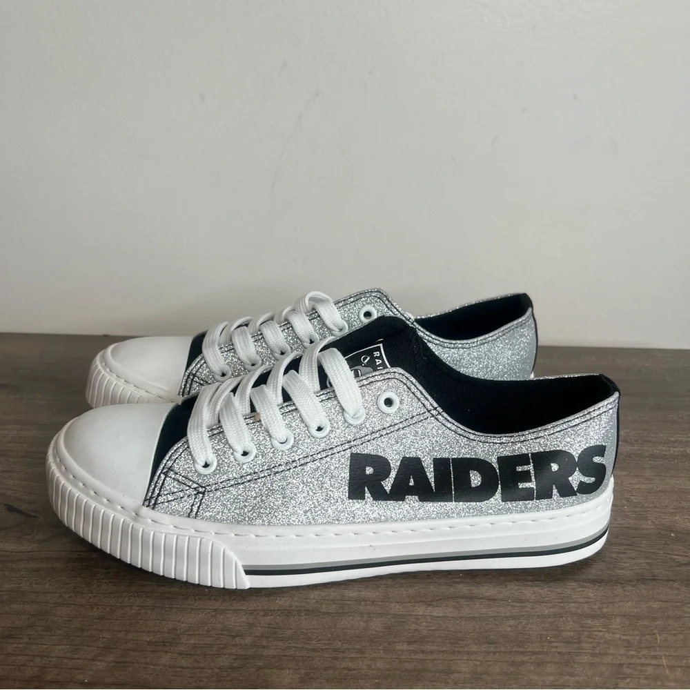 FOCO NEW Women's Las Vegas Raiders Glitter Low Top Shoe Size 9 #B1631